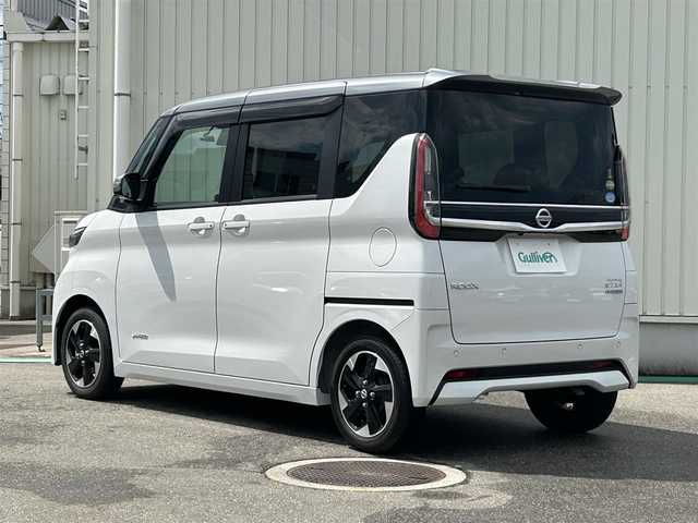 日産 ルークス ハイウェイスター X 富山県 2020(令2)年 0.5万km チタニウムグレーM/シルキーホワイト プロパイロット/クリアランスソナー前後/横滑り防止装置/衝突軽減システム/純正SDナビ/アラウンドビューカメラ/フルセグTV/Bluetooth/DVD再生/ビルトインETC/ドライブレコーダー/両側パワースライドドア/ハーフレザーシート/純正アルミホイール/ベンチシート