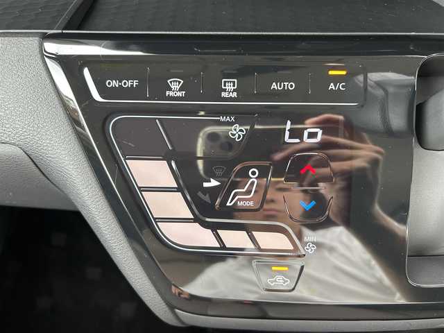 日産 ルークス ハイウェイスター X 富山県 2020(令2)年 0.5万km チタニウムグレーM/シルキーホワイト プロパイロット/クリアランスソナー前後/横滑り防止装置/衝突軽減システム/純正SDナビ/アラウンドビューカメラ/フルセグTV/Bluetooth/DVD再生/ビルトインETC/ドライブレコーダー/両側パワースライドドア/ハーフレザーシート/純正アルミホイール/ベンチシート