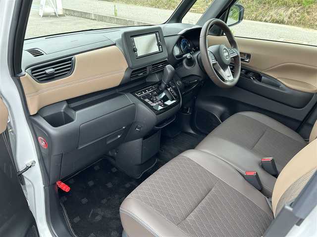 日産 ルークス ハイウェイスター X 富山県 2020(令2)年 0.5万km チタニウムグレーM/シルキーホワイト プロパイロット/クリアランスソナー前後/横滑り防止装置/衝突軽減システム/純正SDナビ/アラウンドビューカメラ/フルセグTV/Bluetooth/DVD再生/ビルトインETC/ドライブレコーダー/両側パワースライドドア/ハーフレザーシート/純正アルミホイール/ベンチシート
