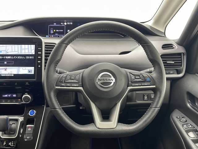 日産 セレナ e－パワー ハイウェイスター V 千葉県 2022(令4)年 3.8万km ダイヤモンドブラック フリップダウンモニター/プロパイロット/コーナーセンサー（前後）/クロストラフィックアラート/エマージェンシーブレーキ/全方位カメラ/純正SDナビ/　フルセグTV/Bluetooth/CD/DVD/USB/ドライブレコーダー（前）/ビルトインETC/デジタルインナーミラー/両側パワースライドドア/ステアリングスイッチ
