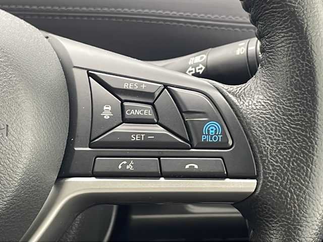 日産 セレナ e－パワー ハイウェイスター V 千葉県 2022(令4)年 3.8万km ダイヤモンドブラック フリップダウンモニター/プロパイロット/コーナーセンサー（前後）/クロストラフィックアラート/エマージェンシーブレーキ/全方位カメラ/純正SDナビ/　フルセグTV/Bluetooth/CD/DVD/USB/ドライブレコーダー（前）/ビルトインETC/デジタルインナーミラー/両側パワースライドドア/ステアリングスイッチ