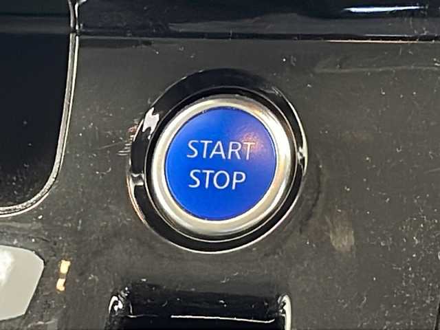 日産 セレナ e－パワー ハイウェイスター V 千葉県 2022(令4)年 3.8万km ダイヤモンドブラック フリップダウンモニター/プロパイロット/コーナーセンサー（前後）/クロストラフィックアラート/エマージェンシーブレーキ/全方位カメラ/純正SDナビ/　フルセグTV/Bluetooth/CD/DVD/USB/ドライブレコーダー（前）/ビルトインETC/デジタルインナーミラー/両側パワースライドドア/ステアリングスイッチ