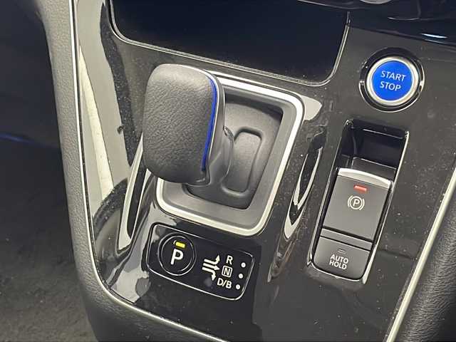 日産 セレナ e－パワー ハイウェイスター V 千葉県 2022(令4)年 3.8万km ダイヤモンドブラック フリップダウンモニター/プロパイロット/コーナーセンサー（前後）/クロストラフィックアラート/エマージェンシーブレーキ/全方位カメラ/純正SDナビ/　フルセグTV/Bluetooth/CD/DVD/USB/ドライブレコーダー（前）/ビルトインETC/デジタルインナーミラー/両側パワースライドドア/ステアリングスイッチ