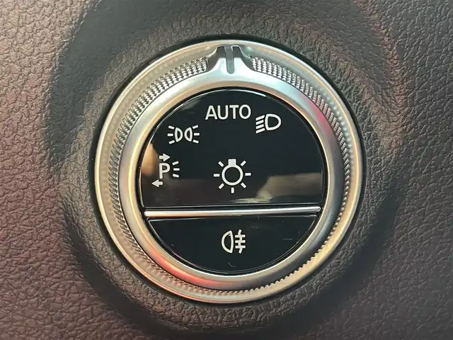 メルセデス・ベンツ Ｍ・ベンツ Ｃ２２０ｄ アバンギャルド　AMGライン 滋賀県 2022(令4)年 1.5万km 白 パノラミックスライディングルーフ/レザーエクスクルーシブパッケージ/・ブラック/レッドレザーシート/・パワーシート/・シートヒーター/ベーシックパッケージ/・MBUXナビゲーションシステム/・ヘッドアップディスプレイ/レーダセーフティパッケージ/フルセグTV/BT/USB/360°カメラ/LEDヘッドライト/パワーバックドア/置くだけ充電/アンビエントライト/純正18インチAW/ドラレコ前後/社外レーダー/ETC2.0