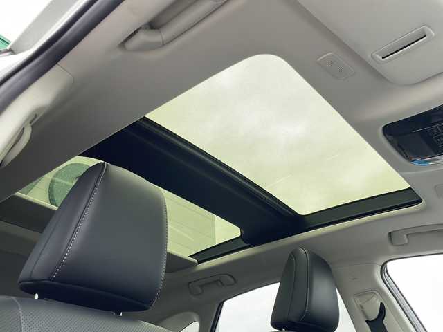 レクサス ＮＸ 250 バージョンL 山口県 2023(令5)年 1.1万km ソニッククォーツ パノラマルーフ/純正14インチナビ/フルセグテレビ/Bluetooth/AM/FMラジオ/USB端子/HDMI入力端子/パノラミックビューモニター/ヘッドアップディスプレイ/ETC2.0/ドライブレコーダー/置くだけ充電/デジタルインナーミラー/ルーフレール/レザーシート/純正フロアマット/純正20インチAW/スマートキー/プッシュアップスタート/スペアキー有/電動パーキングブレーキ/オートブレーキホールド/全席シートヒーター/三眼フルLEDヘッドランプ/フォグランプ/オートライト/Lexus Safety System /・プリクラッシュセーフティ/・緊急時操舵支援/・アダプティブハイビームシステム/ブラインドスポットモニター/取扱説明書/保証書