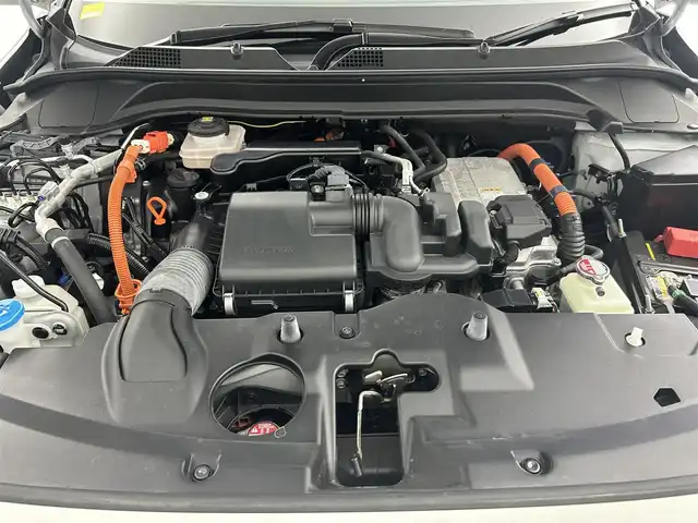 ホンダ ヴェゼル ハイブリッド e:HEV PLaY 千葉県 2021(令3)年 2.2万km プレミアムサンライトホワイトパール Honda CONNECTディスプレー/・Bluetooth/・フルセグTV/・USB（AppleCarplay）/ETC2.0車載器〈ナビゲーション連動〉/後退出庫サポート/パノラマルーフ/ワイヤレス充電器/e:HEV PLaY専用エクステリア/本革巻ステアリングホイール/ハンズフリーアクセスパワーテールゲート/LEDシーケンシャルターンシグナルランプ/ブラインドスポットインフォメーション/ステアリングヒーター/運転席&助手席シートヒーター/後席充電用USBジャック/シートバックポケット&スマートフォンポケット/本革巻セレクトレバー/Honda SENSING/フルLEDヘッドライト/LEDフォグライト/マルチインフォメーション・ディスプレー/ヒルディセントコントロール/フルオート・エアコンディショナー/チップアップ＆ダイブダウン機構付6:4分割可倒式リアシート/オートリトラミラー/リバース連動ドアミラー/18インチアルミホイール