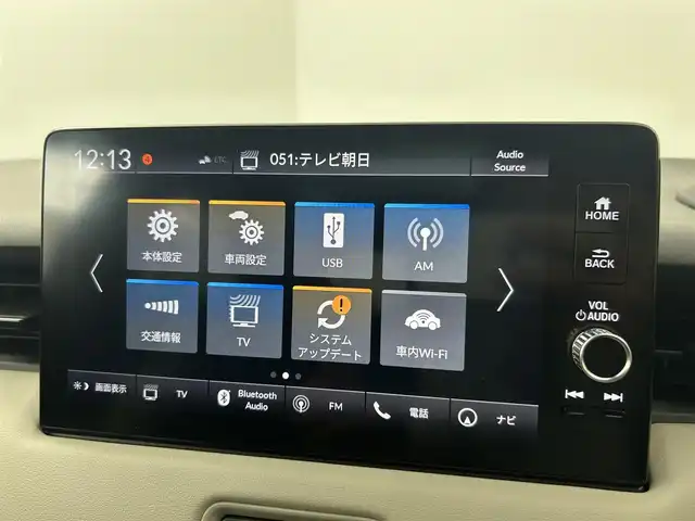 ホンダ ヴェゼル ハイブリッド e:HEV PLaY 千葉県 2021(令3)年 2.2万km プレミアムサンライトホワイトパール Honda CONNECTディスプレー/・Bluetooth/・フルセグTV/・USB（AppleCarplay）/ETC2.0車載器〈ナビゲーション連動〉/後退出庫サポート/パノラマルーフ/ワイヤレス充電器/e:HEV PLaY専用エクステリア/本革巻ステアリングホイール/ハンズフリーアクセスパワーテールゲート/LEDシーケンシャルターンシグナルランプ/ブラインドスポットインフォメーション/ステアリングヒーター/運転席&助手席シートヒーター/後席充電用USBジャック/シートバックポケット&スマートフォンポケット/本革巻セレクトレバー/Honda SENSING/フルLEDヘッドライト/LEDフォグライト/マルチインフォメーション・ディスプレー/ヒルディセントコントロール/フルオート・エアコンディショナー/チップアップ＆ダイブダウン機構付6:4分割可倒式リアシート/オートリトラミラー/リバース連動ドアミラー/18インチアルミホイール
