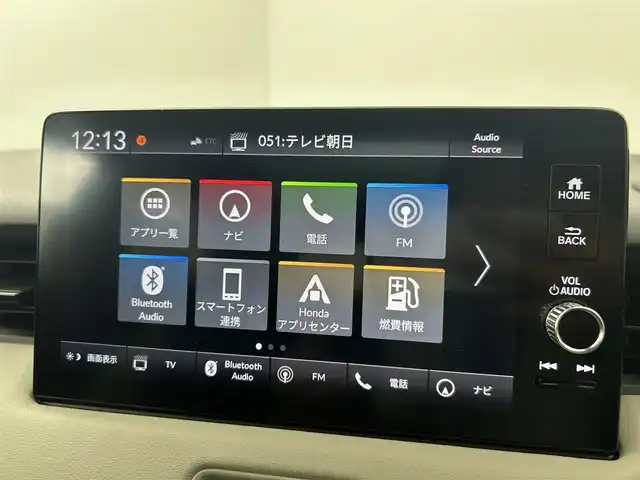 ホンダ ヴェゼル ハイブリッド e:HEV PLaY 千葉県 2021(令3)年 2.2万km プレミアムサンライトホワイトパール Honda CONNECTディスプレー/・Bluetooth/・フルセグTV/・USB（AppleCarplay）/ETC2.0車載器〈ナビゲーション連動〉/後退出庫サポート/パノラマルーフ/ワイヤレス充電器/e:HEV PLaY専用エクステリア/本革巻ステアリングホイール/ハンズフリーアクセスパワーテールゲート/LEDシーケンシャルターンシグナルランプ/ブラインドスポットインフォメーション/ステアリングヒーター/運転席&助手席シートヒーター/後席充電用USBジャック/シートバックポケット&スマートフォンポケット/本革巻セレクトレバー/Honda SENSING/フルLEDヘッドライト/LEDフォグライト/マルチインフォメーション・ディスプレー/ヒルディセントコントロール/フルオート・エアコンディショナー/チップアップ＆ダイブダウン機構付6:4分割可倒式リアシート/オートリトラミラー/リバース連動ドアミラー/18インチアルミホイール