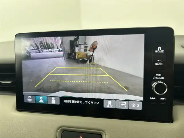 ホンダ ヴェゼル ハイブリッド e:HEV PLaY 千葉県 2021(令3)年 2.2万km プレミアムサンライトホワイトパール Honda CONNECTディスプレー/・Bluetooth/・フルセグTV/・USB（AppleCarplay）/ETC2.0車載器〈ナビゲーション連動〉/後退出庫サポート/パノラマルーフ/ワイヤレス充電器/e:HEV PLaY専用エクステリア/本革巻ステアリングホイール/ハンズフリーアクセスパワーテールゲート/LEDシーケンシャルターンシグナルランプ/ブラインドスポットインフォメーション/ステアリングヒーター/運転席&助手席シートヒーター/後席充電用USBジャック/シートバックポケット&スマートフォンポケット/本革巻セレクトレバー/Honda SENSING/フルLEDヘッドライト/LEDフォグライト/マルチインフォメーション・ディスプレー/ヒルディセントコントロール/フルオート・エアコンディショナー/チップアップ＆ダイブダウン機構付6:4分割可倒式リアシート/オートリトラミラー/リバース連動ドアミラー/18インチアルミホイール