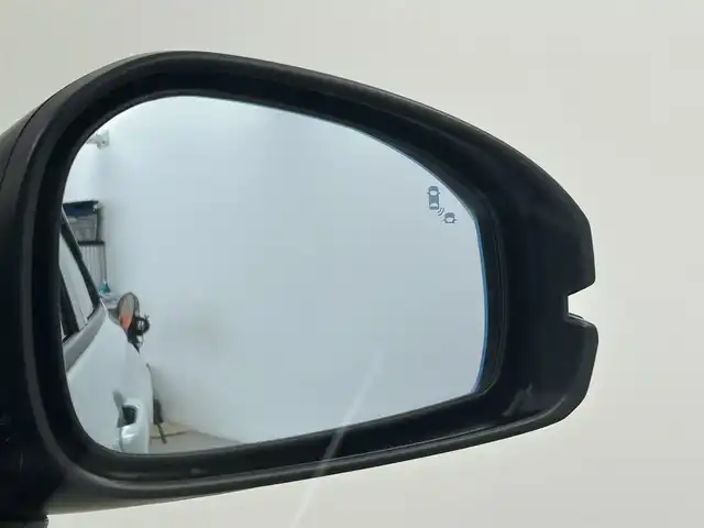 ホンダ ヴェゼル ハイブリッド e:HEV PLaY 千葉県 2021(令3)年 2.2万km プレミアムサンライトホワイトパール Honda CONNECTディスプレー/・Bluetooth/・フルセグTV/・USB（AppleCarplay）/ETC2.0車載器〈ナビゲーション連動〉/後退出庫サポート/パノラマルーフ/ワイヤレス充電器/e:HEV PLaY専用エクステリア/本革巻ステアリングホイール/ハンズフリーアクセスパワーテールゲート/LEDシーケンシャルターンシグナルランプ/ブラインドスポットインフォメーション/ステアリングヒーター/運転席&助手席シートヒーター/後席充電用USBジャック/シートバックポケット&スマートフォンポケット/本革巻セレクトレバー/Honda SENSING/フルLEDヘッドライト/LEDフォグライト/マルチインフォメーション・ディスプレー/ヒルディセントコントロール/フルオート・エアコンディショナー/チップアップ＆ダイブダウン機構付6:4分割可倒式リアシート/オートリトラミラー/リバース連動ドアミラー/18インチアルミホイール
