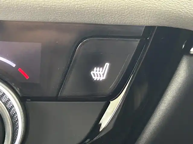 ホンダ ヴェゼル ハイブリッド e:HEV PLaY 千葉県 2021(令3)年 2.2万km プレミアムサンライトホワイトパール Honda CONNECTディスプレー/・Bluetooth/・フルセグTV/・USB（AppleCarplay）/ETC2.0車載器〈ナビゲーション連動〉/後退出庫サポート/パノラマルーフ/ワイヤレス充電器/e:HEV PLaY専用エクステリア/本革巻ステアリングホイール/ハンズフリーアクセスパワーテールゲート/LEDシーケンシャルターンシグナルランプ/ブラインドスポットインフォメーション/ステアリングヒーター/運転席&助手席シートヒーター/後席充電用USBジャック/シートバックポケット&スマートフォンポケット/本革巻セレクトレバー/Honda SENSING/フルLEDヘッドライト/LEDフォグライト/マルチインフォメーション・ディスプレー/ヒルディセントコントロール/フルオート・エアコンディショナー/チップアップ＆ダイブダウン機構付6:4分割可倒式リアシート/オートリトラミラー/リバース連動ドアミラー/18インチアルミホイール