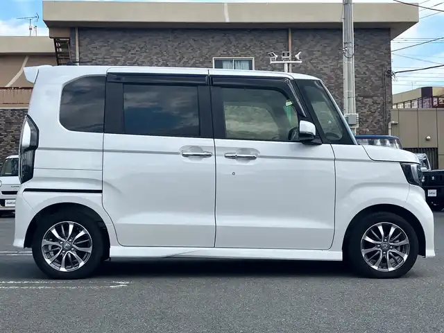 ホンダ Ｎ ＢＯＸ カスタム EX 静岡県 2022(令4)年 3.4万km プラチナホワイトパール エンジンスタートボタン/保証書/取扱説明書/パワーステアリング/パワーウィンドウ/アイドリングストップ/スマートキー（スペアキー1本）/AAC/クルーズコントロール/バックカメラ/純正SDナビ（フルセグTV、BT接続、DVD再生機能、CDチェンジャー）/USB入力端子/ビルトインETC/ウォークスルー/純正フロアマット/純正アルミホイール/布系シート/D+N席シートヒーター/両側パワースライドドア/ABS/横滑り防止装置/コーナーセンサー/レーンキープアシスト/オートライト/オートマチックハイビーム/LEDヘッドライト/W+サイドエアバッグ/衝突軽減システム/カーテンエアバック
