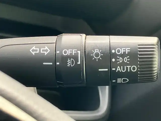 ホンダ Ｎ ＢＯＸ カスタム EX 静岡県 2022(令4)年 3.4万km プラチナホワイトパール エンジンスタートボタン/保証書/取扱説明書/パワーステアリング/パワーウィンドウ/アイドリングストップ/スマートキー（スペアキー1本）/AAC/クルーズコントロール/バックカメラ/純正SDナビ（フルセグTV、BT接続、DVD再生機能、CDチェンジャー）/USB入力端子/ビルトインETC/ウォークスルー/純正フロアマット/純正アルミホイール/布系シート/D+N席シートヒーター/両側パワースライドドア/ABS/横滑り防止装置/コーナーセンサー/レーンキープアシスト/オートライト/オートマチックハイビーム/LEDヘッドライト/W+サイドエアバッグ/衝突軽減システム/カーテンエアバック