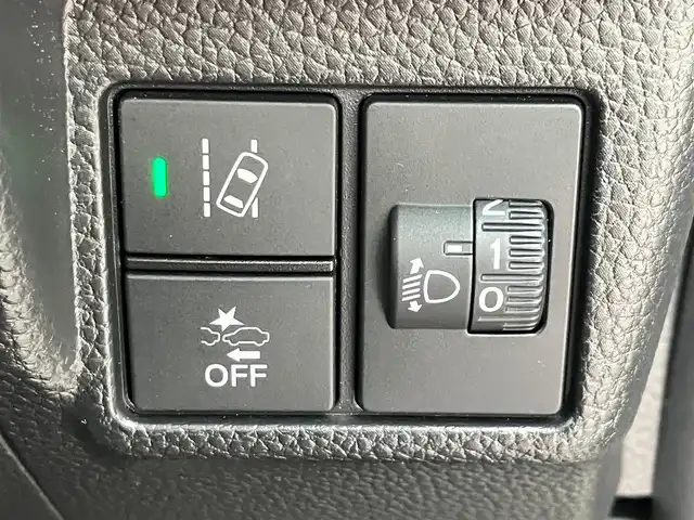 ホンダ Ｎ ＢＯＸ カスタム EX 静岡県 2022(令4)年 3.4万km プラチナホワイトパール エンジンスタートボタン/保証書/取扱説明書/パワーステアリング/パワーウィンドウ/アイドリングストップ/スマートキー（スペアキー1本）/AAC/クルーズコントロール/バックカメラ/純正SDナビ（フルセグTV、BT接続、DVD再生機能、CDチェンジャー）/USB入力端子/ビルトインETC/ウォークスルー/純正フロアマット/純正アルミホイール/布系シート/D+N席シートヒーター/両側パワースライドドア/ABS/横滑り防止装置/コーナーセンサー/レーンキープアシスト/オートライト/オートマチックハイビーム/LEDヘッドライト/W+サイドエアバッグ/衝突軽減システム/カーテンエアバック