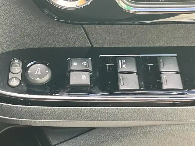 ホンダ Ｎ ＢＯＸ カスタム EX 静岡県 2022(令4)年 3.4万km プラチナホワイトパール エンジンスタートボタン/保証書/取扱説明書/パワーステアリング/パワーウィンドウ/アイドリングストップ/スマートキー（スペアキー1本）/AAC/クルーズコントロール/バックカメラ/純正SDナビ（フルセグTV、BT接続、DVD再生機能、CDチェンジャー）/USB入力端子/ビルトインETC/ウォークスルー/純正フロアマット/純正アルミホイール/布系シート/D+N席シートヒーター/両側パワースライドドア/ABS/横滑り防止装置/コーナーセンサー/レーンキープアシスト/オートライト/オートマチックハイビーム/LEDヘッドライト/W+サイドエアバッグ/衝突軽減システム/カーテンエアバック