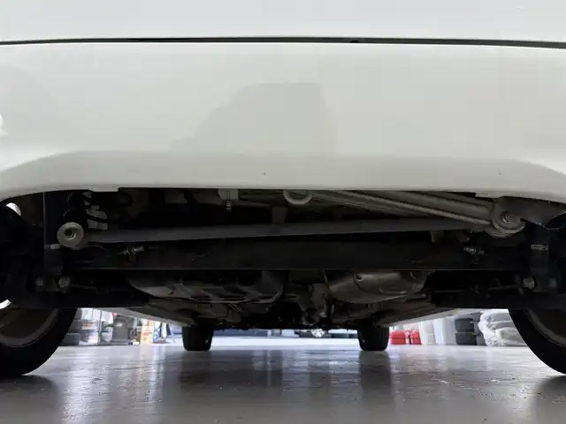 スズキ スペーシア X 滋賀県 2015(平27)年 8.5万km クリスタルホワイトP 社外8インチナビ/(CD/DVD/Bluetooth/フルセグTV)/バックカメラ/衝突軽減ブレーキ/両側電動スライドドア/シートヒーター/前後ドライブレコーダー/ETC/車線逸脱警報/HIDヘッドライト/オートライト/プッシュスタート/スマートキー