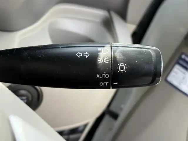 スズキ スペーシア X 滋賀県 2015(平27)年 8.5万km クリスタルホワイトP 社外8インチナビ/(CD/DVD/Bluetooth/フルセグTV)/バックカメラ/衝突軽減ブレーキ/両側電動スライドドア/シートヒーター/前後ドライブレコーダー/ETC/車線逸脱警報/HIDヘッドライト/オートライト/プッシュスタート/スマートキー