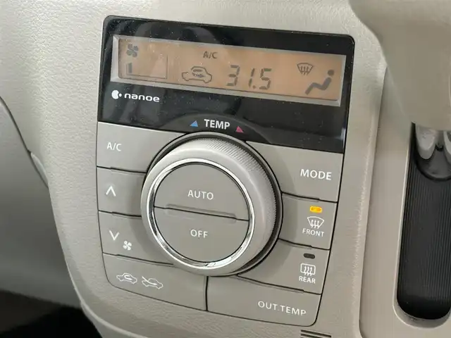 スズキ スペーシア X 滋賀県 2015(平27)年 8.5万km クリスタルホワイトP 社外8インチナビ/(CD/DVD/Bluetooth/フルセグTV)/バックカメラ/衝突軽減ブレーキ/両側電動スライドドア/シートヒーター/前後ドライブレコーダー/ETC/車線逸脱警報/HIDヘッドライト/オートライト/プッシュスタート/スマートキー