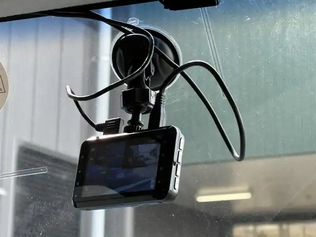 スズキ スペーシア X 滋賀県 2015(平27)年 8.5万km クリスタルホワイトP 社外8インチナビ/(CD/DVD/Bluetooth/フルセグTV)/バックカメラ/衝突軽減ブレーキ/両側電動スライドドア/シートヒーター/前後ドライブレコーダー/ETC/車線逸脱警報/HIDヘッドライト/オートライト/プッシュスタート/スマートキー