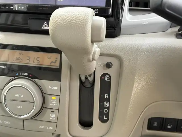 スズキ スペーシア X 滋賀県 2015(平27)年 8.5万km クリスタルホワイトP 社外8インチナビ/(CD/DVD/Bluetooth/フルセグTV)/バックカメラ/衝突軽減ブレーキ/両側電動スライドドア/シートヒーター/前後ドライブレコーダー/ETC/車線逸脱警報/HIDヘッドライト/オートライト/プッシュスタート/スマートキー