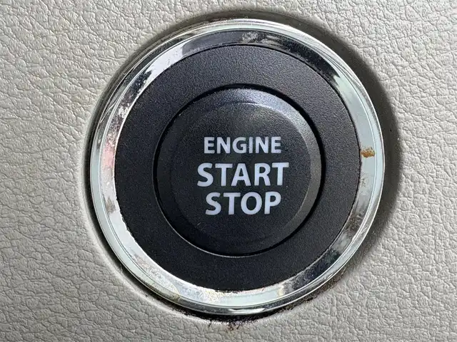 スズキ スペーシア X 滋賀県 2015(平27)年 8.5万km クリスタルホワイトP 社外8インチナビ/(CD/DVD/Bluetooth/フルセグTV)/バックカメラ/衝突軽減ブレーキ/両側電動スライドドア/シートヒーター/前後ドライブレコーダー/ETC/車線逸脱警報/HIDヘッドライト/オートライト/プッシュスタート/スマートキー