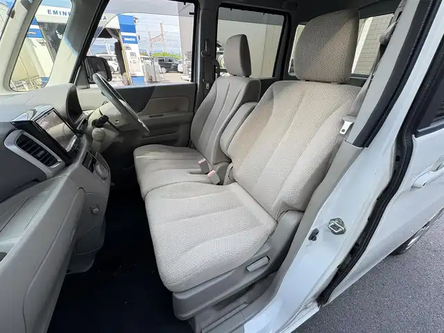 スズキ スペーシア X 滋賀県 2015(平27)年 8.5万km クリスタルホワイトP 社外8インチナビ/(CD/DVD/Bluetooth/フルセグTV)/バックカメラ/衝突軽減ブレーキ/両側電動スライドドア/シートヒーター/前後ドライブレコーダー/ETC/車線逸脱警報/HIDヘッドライト/オートライト/プッシュスタート/スマートキー