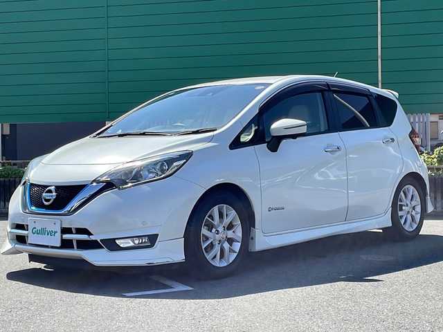 日産 ノート e－パワー メダリスト 茨城県 2018(平30)年 5.3万km ブリリアントホワイトパール 純正7型ナビ/Bluetooth/デジタルインナーミラー/ドライブレコーダー/全周囲カメラ/レザーシート/純正フロアマット/純正15インチアルミホイール/クルーズコントロール/横滑り防止装置/コーナーセンサー前後/レーン逸脱警報/オートライト/LEDヘッドライト/スマートキー