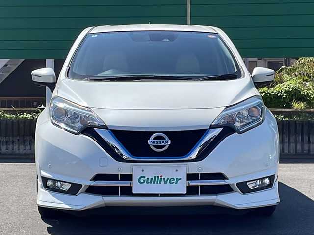 日産 ノート e－パワー メダリスト 茨城県 2018(平30)年 5.3万km ブリリアントホワイトパール 純正7型ナビ/Bluetooth/デジタルインナーミラー/ドライブレコーダー/全周囲カメラ/レザーシート/純正フロアマット/純正15インチアルミホイール/クルーズコントロール/横滑り防止装置/コーナーセンサー前後/レーン逸脱警報/オートライト/LEDヘッドライト/スマートキー