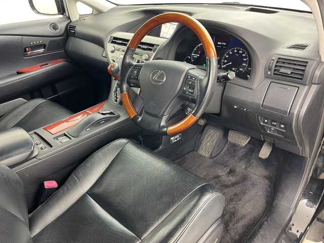 レクサス ＲＸ 450h バージョンL エアサス 道央・札幌 2012(平24)年 13.4万km ブラック ・4WD/・純正ナビ&CD&DVD&HDD&AUX&TV/・パワーバックドア/・サンルーフ/・バック/サイドカメラ/・サイドカメラ/・クルーズコントロール/・コーナーセンサー/・ヘッドアップディスプレイ/・横滑り防止装置/・前席エアシート/・前席パワーシート/・前席メモリ付シート/・レザーシート/・ビルトインETC/・ステアリングスイッチ/・電動格納ミラー/・純正フロアマット/・HIDヘッドライト/・オートライト/・スマートキー/・スペアキー/・純正エンジンスターター