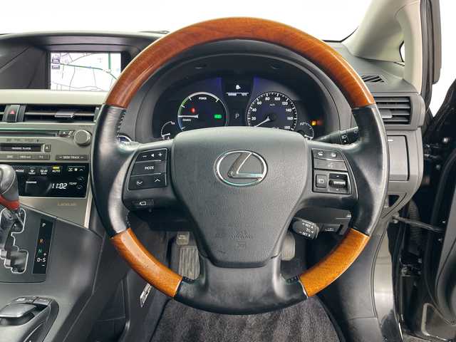 レクサス ＲＸ 450h バージョンL エアサス 道央・札幌 2012(平24)年 13.4万km ブラック ・4WD/・純正ナビ&CD&DVD&HDD&AUX&TV/・パワーバックドア/・サンルーフ/・バック/サイドカメラ/・サイドカメラ/・クルーズコントロール/・コーナーセンサー/・ヘッドアップディスプレイ/・横滑り防止装置/・前席エアシート/・前席パワーシート/・前席メモリ付シート/・レザーシート/・ビルトインETC/・ステアリングスイッチ/・電動格納ミラー/・純正フロアマット/・HIDヘッドライト/・オートライト/・スマートキー/・スペアキー/・純正エンジンスターター