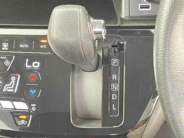日産 デイズ ハイウェイスターX 千葉県 2021(令3)年 5.5万km ブラック 360°セーフティアシスト/・エマージェンシーブレーキ/・車線逸脱警報/・先行車発進お知らせ/・道路標識表示/・ふらつき警報/純正7インチメモリナビ/CD AUX BT フルセグ/全方位カメラ/LEDオートライト/純正14インチアルミホイール/純正フロアマット/ドアバイザー/革巻きステアリング/ステアリングスイッチ/プッシュスタート/スマートキー