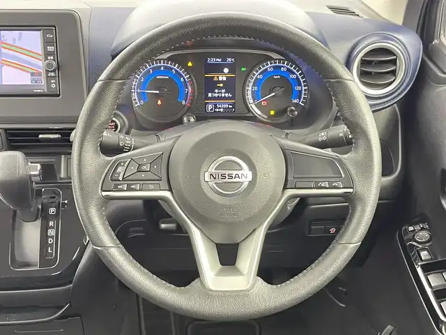 日産 デイズ ハイウェイスターX 千葉県 2021(令3)年 5.5万km ブラック 360°セーフティアシスト/・エマージェンシーブレーキ/・車線逸脱警報/・先行車発進お知らせ/・道路標識表示/・ふらつき警報/純正7インチメモリナビ/CD AUX BT フルセグ/全方位カメラ/LEDオートライト/純正14インチアルミホイール/純正フロアマット/ドアバイザー/革巻きステアリング/ステアリングスイッチ/プッシュスタート/スマートキー