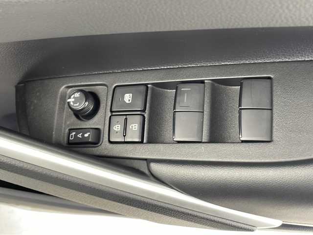 トヨタ カローラ クロス ハイブリッド Z 千葉県 2022(令4)年 1.1万km プラチナホワイトパールマイカ ワンオーナー/純正ディスプレイオーディオ/AM/FM/BT/USB/ナビ機能有/フルセグTV/レーダークルーズコントロール/BSM/クリアランスソナー/RCTA/PKSB/RSA/アラウンドビューモニター/パワーバックドア/LEDヘッドライト/ビルトインETC/ドライブレコーダー/パワーシート/シートヒーター