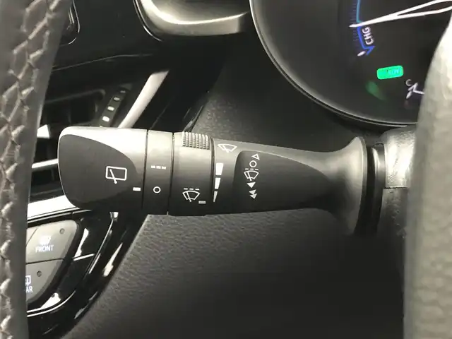 トヨタ Ｃ－ＨＲ S 愛知県 2017(平29)年 5万km ブラックマイカ フルモデリスタ/純正ナビ/（ＡＭ／ＦＭ／ＣＤ／ＤＶＤ／ＢＴ）/フルセグＴＶ/バックモニター/LEDヘッドライト/衝突軽減ブレーキ/オートクルーズコントロール/電子パーキング/オートホールド/ＥＴＣ/レザーシート/純正フロアマット/ＬＥＤヘッドライト/スマートキー/オートライト
