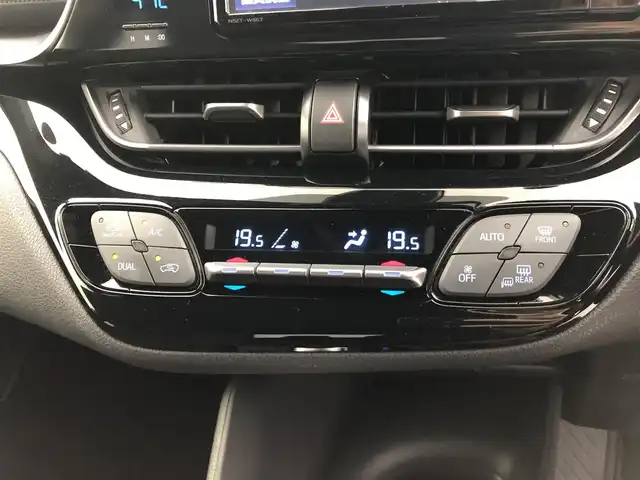 トヨタ Ｃ－ＨＲ S 愛知県 2017(平29)年 5万km ブラックマイカ フルモデリスタ/純正ナビ/（ＡＭ／ＦＭ／ＣＤ／ＤＶＤ／ＢＴ）/フルセグＴＶ/バックモニター/LEDヘッドライト/衝突軽減ブレーキ/オートクルーズコントロール/電子パーキング/オートホールド/ＥＴＣ/レザーシート/純正フロアマット/ＬＥＤヘッドライト/スマートキー/オートライト