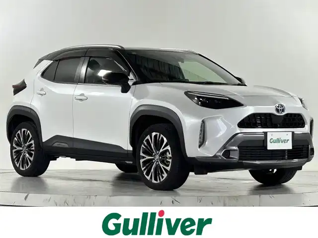 トヨタ ヤリスクロス ハイブリッド Z アドベンチャー 佐賀県 2023(令5)年 2.3万km ブラックマイカ/プラチナホワイトパールマイカ ワンオーナー/純正8インチディスプレイオーディオ/フルセグTV/Bluetooth/Androidauto/Applecarplay/全方位カメラ/デジタルインナールームミラー/衝突被害軽減システム/レーダークルーズコントロール/レーンアシスト/ブラインドスポットモニター/パーキングサポートブレーキ/ロードサインアシスト/クリアランスソナー/オートライト/オートマチックハイビーム/LEDヘッドライト/ビルトインETC2.0/社外前後ドライブレコーダー/パワーバックドア/ステアリングヒーター/運転席・助手席シーヒーター/運転席パワーシート/電子パーキング/ブレーキホールド/ルーフレール/ハーフレザーシート/純正フロアマット/純正18インチアルミホイール/スマートキー