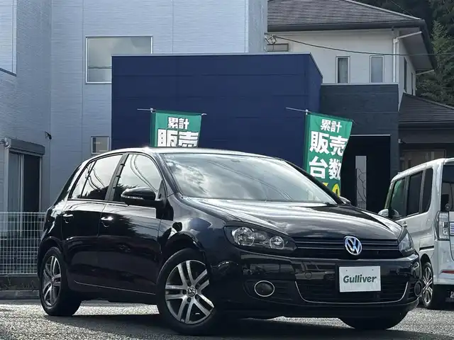 フォルクスワーゲン ゴルフ TSI コンフォートライン 熊本県 2011(平23)年 6.8万km ディープブラックパールエフェクト 社外HDDナビ/【ワンセグTV/CD/DVD/AUX】/ミラー型ドライブレコーダー/ETC/革調シートカバー/オートライト/ヘッドライトレベライザー/リモコンキー/純正フロアマット/純正アルミホイール/車両取扱説明書