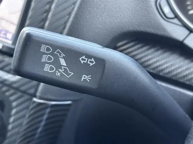 フォルクスワーゲン ゴルフ TSI コンフォートライン 熊本県 2011(平23)年 6.8万km ディープブラックパールエフェクト 社外HDDナビ/【ワンセグTV/CD/DVD/AUX】/ミラー型ドライブレコーダー/ETC/革調シートカバー/オートライト/ヘッドライトレベライザー/リモコンキー/純正フロアマット/純正アルミホイール/車両取扱説明書