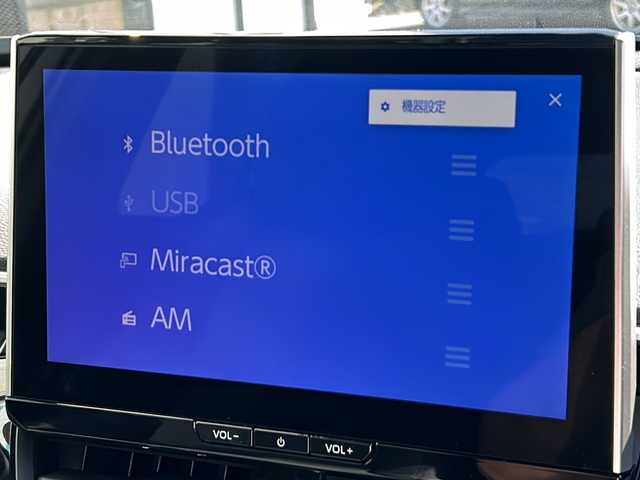 トヨタ カローラ クロス ハイブリッド Z 山形県 2025(令7)年 0.7万km プラチナホワイトパールマイカ 純正ナビ/（AM/FM/フルセグ/BT）/ガラスルーフ/ステアリングスイッチ/レーダークルーズコントロール/パーキングアシスト/全周囲カメラ/モデリスタエアロ（Fスポイラー）/前後コーナーセンサー/前席シートヒーター/運転席パワーシート/電動パーキング/オートブレーキホールド/電動リアゲート/ビルトインETC2.0/BSM/電動格納ミラー/ルーフレール