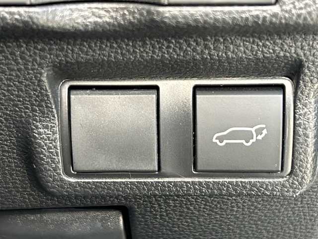 トヨタ カローラ クロス ハイブリッド Z 山形県 2025(令7)年 0.7万km プラチナホワイトパールマイカ 純正ナビ/（AM/FM/フルセグ/BT）/ガラスルーフ/ステアリングスイッチ/レーダークルーズコントロール/パーキングアシスト/全周囲カメラ/モデリスタエアロ（Fスポイラー）/前後コーナーセンサー/前席シートヒーター/運転席パワーシート/電動パーキング/オートブレーキホールド/電動リアゲート/ビルトインETC2.0/BSM/電動格納ミラー/ルーフレール