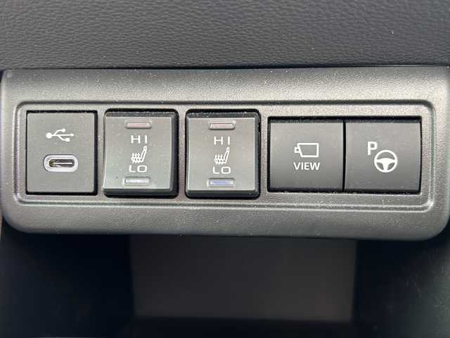 トヨタ カローラ クロス ハイブリッド Z 山形県 2025(令7)年 0.7万km プラチナホワイトパールマイカ 純正ナビ/（AM/FM/フルセグ/BT）/ガラスルーフ/ステアリングスイッチ/レーダークルーズコントロール/パーキングアシスト/全周囲カメラ/モデリスタエアロ（Fスポイラー）/前後コーナーセンサー/前席シートヒーター/運転席パワーシート/電動パーキング/オートブレーキホールド/電動リアゲート/ビルトインETC2.0/BSM/電動格納ミラー/ルーフレール