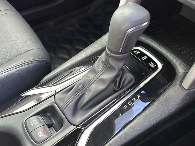 トヨタ カローラ クロス ハイブリッド Z 山形県 2025(令7)年 0.7万km プラチナホワイトパールマイカ 純正ナビ/（AM/FM/フルセグ/BT）/ガラスルーフ/ステアリングスイッチ/レーダークルーズコントロール/パーキングアシスト/全周囲カメラ/モデリスタエアロ（Fスポイラー）/前後コーナーセンサー/前席シートヒーター/運転席パワーシート/電動パーキング/オートブレーキホールド/電動リアゲート/ビルトインETC2.0/BSM/電動格納ミラー/ルーフレール