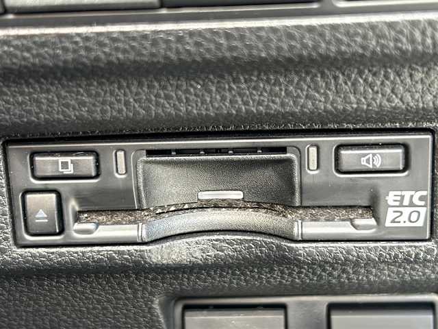 トヨタ カローラ クロス ハイブリッド Z 山形県 2025(令7)年 0.7万km プラチナホワイトパールマイカ 純正ナビ/（AM/FM/フルセグ/BT）/ガラスルーフ/ステアリングスイッチ/レーダークルーズコントロール/パーキングアシスト/全周囲カメラ/モデリスタエアロ（Fスポイラー）/前後コーナーセンサー/前席シートヒーター/運転席パワーシート/電動パーキング/オートブレーキホールド/電動リアゲート/ビルトインETC2.0/BSM/電動格納ミラー/ルーフレール