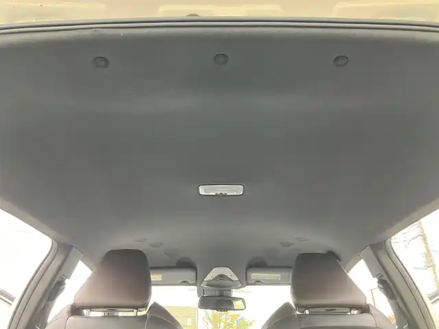 トヨタ Ｃ－ＨＲ G 静岡県 2017(平29)年 5.1万km ホワイトパールクリスタルシャイン フルモデリスタエアロ/ALPINE製9インチナビ/バックカメラ/保証書/取扱説明書/エンジンスタートボタン/パワーステアリング/パワーウィンドウ/アイドリングストップ/スマートキー/オートエアコン/レーダークルーズコントロール/ETC/純正フロアマット/純正アルミホイール/ハーフレザーシート/D席N席シートヒーター/ABS/横滑り防止装置/コーナーセンサー前後/レーンキープアシスト/オートライト/オートマチックハイビーム/LEDヘッドライト/W+サイドエアバッグ/衝突軽減システム/カーテンエアバッグ/BSM/HDMI接続