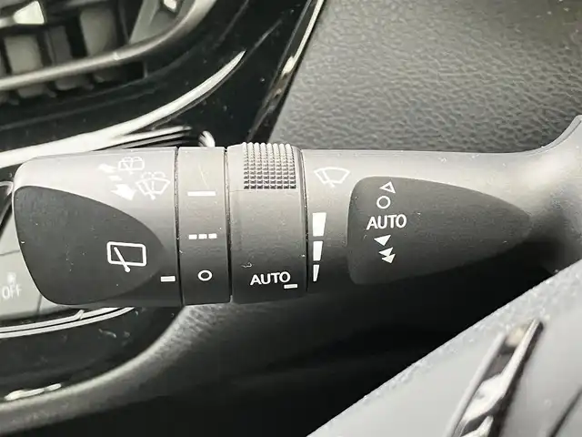 トヨタ Ｃ－ＨＲ G 静岡県 2017(平29)年 5.1万km ホワイトパールクリスタルシャイン フルモデリスタエアロ/ALPINE製9インチナビ/バックカメラ/保証書/取扱説明書/エンジンスタートボタン/パワーステアリング/パワーウィンドウ/アイドリングストップ/スマートキー/オートエアコン/レーダークルーズコントロール/ETC/純正フロアマット/純正アルミホイール/ハーフレザーシート/D席N席シートヒーター/ABS/横滑り防止装置/コーナーセンサー前後/レーンキープアシスト/オートライト/オートマチックハイビーム/LEDヘッドライト/W+サイドエアバッグ/衝突軽減システム/カーテンエアバッグ/BSM/HDMI接続