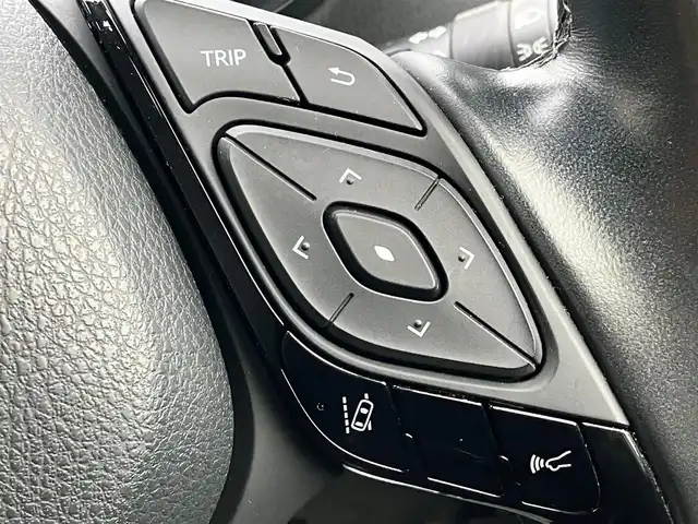 トヨタ Ｃ－ＨＲ G 静岡県 2017(平29)年 5.1万km ホワイトパールクリスタルシャイン フルモデリスタエアロ/ALPINE製9インチナビ/バックカメラ/保証書/取扱説明書/エンジンスタートボタン/パワーステアリング/パワーウィンドウ/アイドリングストップ/スマートキー/オートエアコン/レーダークルーズコントロール/ETC/純正フロアマット/純正アルミホイール/ハーフレザーシート/D席N席シートヒーター/ABS/横滑り防止装置/コーナーセンサー前後/レーンキープアシスト/オートライト/オートマチックハイビーム/LEDヘッドライト/W+サイドエアバッグ/衝突軽減システム/カーテンエアバッグ/BSM/HDMI接続
