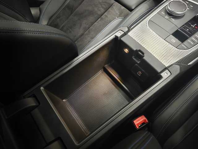 ＢＭＷ ３２０ｉ Mスポーツ 群馬県 2023(令5)年 2.2万km メルボルンレッド BMWライブコックピット/ヘッドアップディスプレイ/19インチAW/アップルカープレイ/純正HDDナビ/全方位カメラ/LEDヘッドライト/パワーシート/シートヒーター/純正フロアマット/ETC2.0