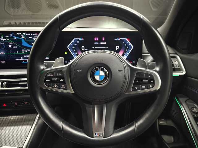 ＢＭＷ ３２０ｉ Mスポーツ 群馬県 2023(令5)年 2.2万km メルボルンレッド BMWライブコックピット/ヘッドアップディスプレイ/19インチAW/アップルカープレイ/純正HDDナビ/全方位カメラ/LEDヘッドライト/パワーシート/シートヒーター/純正フロアマット/ETC2.0