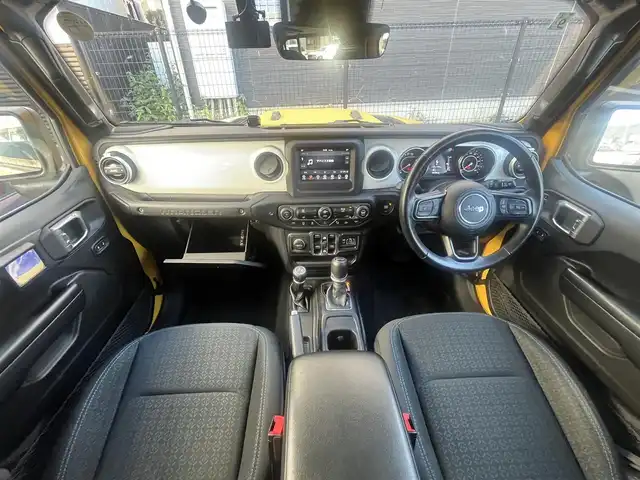 クライスラー・ジープ ジープ ラングラー アンリミテッド アイランダー 静岡県 2021(令3)年 4万km 黄 100台限定車/ホワイトハードトップ/アイランダー ボンネットデカール/純正ナビ/(Bluetooth/AppleCarPlay/AUX/USB/AM/FM)/ACC/セーフティードライブアシスト/ブラインドスポットモニター/ダウンヒルアシストコントロール/バック・サイドカメラ/純正17インチアルミホイール/LEDライト/スペアタイヤカバー（ティキ・ボブ イラスト入り）/ドライブレコーダー /ETC