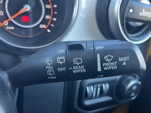 クライスラー・ジープ ジープ ラングラー アンリミテッド アイランダー 静岡県 2021(令3)年 4万km 黄 100台限定車/ホワイトハードトップ/アイランダー ボンネットデカール/純正ナビ/(Bluetooth/AppleCarPlay/AUX/USB/AM/FM)/ACC/セーフティードライブアシスト/ブラインドスポットモニター/ダウンヒルアシストコントロール/バック・サイドカメラ/純正17インチアルミホイール/LEDライト/スペアタイヤカバー（ティキ・ボブ イラスト入り）/ドライブレコーダー /ETC